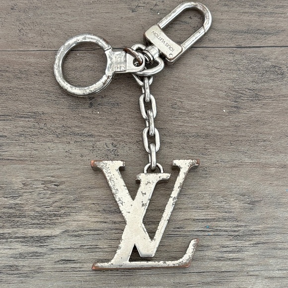Louis Vuitton Keychain (discolored) - Picture 6 of 6